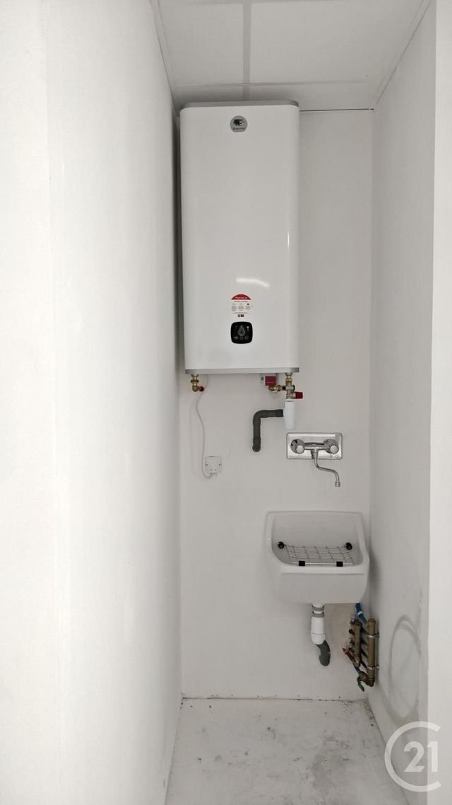 Afficher la photo en grand entreprise à vendre - 92.0 m2 - VANNES - 56 - BRETAGNE - Century 21 Beaulieu