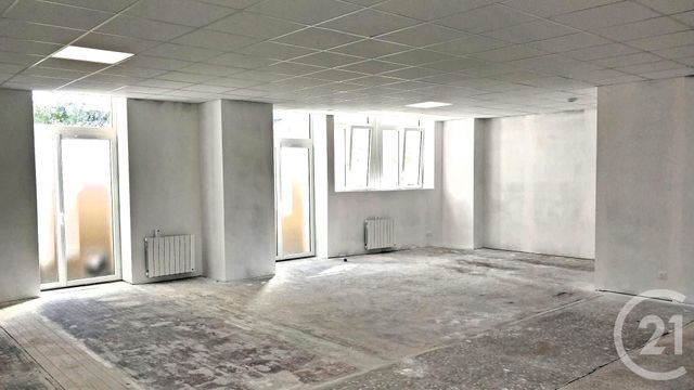 Afficher la photo en grand entreprise à vendre - 92.0 m2 - VANNES - 56 - BRETAGNE - Century 21 Beaulieu